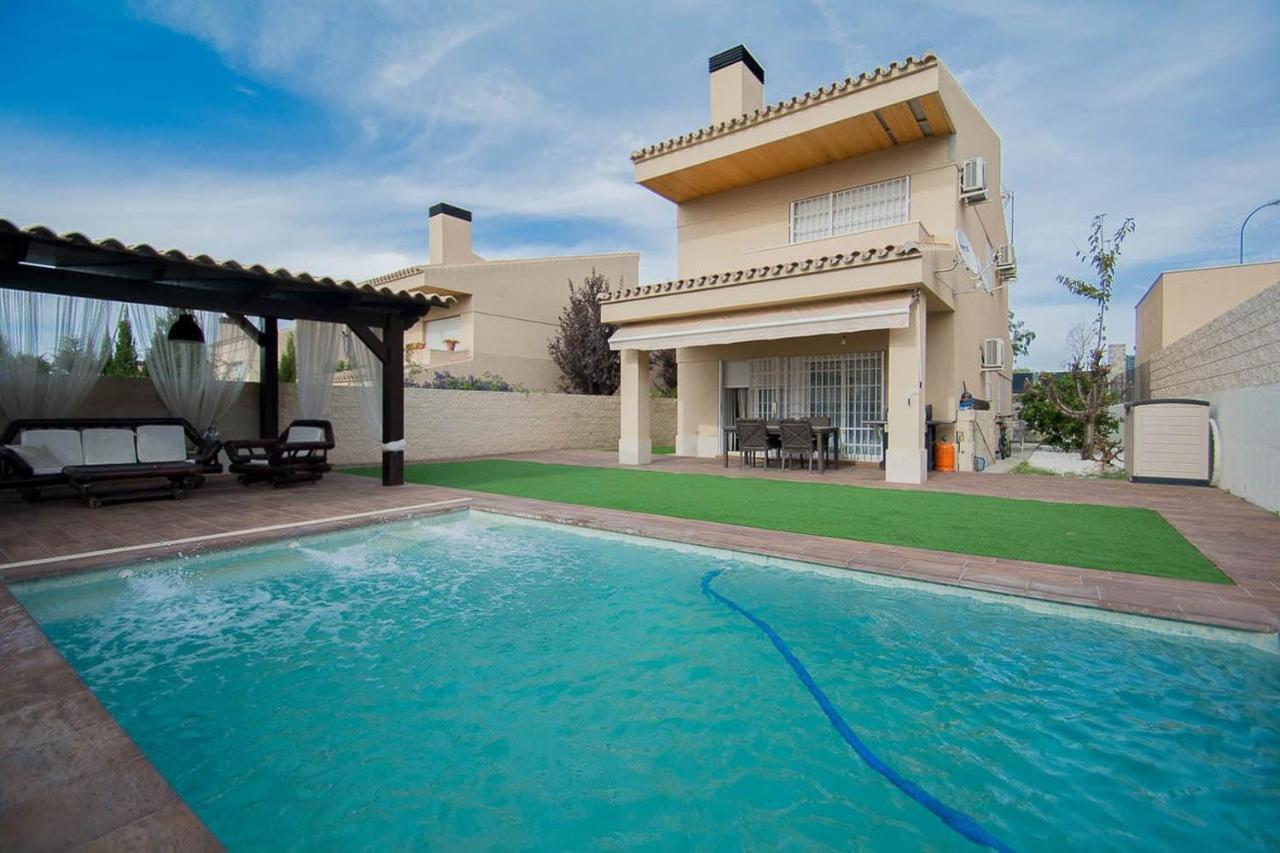 Villa Granada-otura -villa Hoyo 7-nieve -campo De Golf,playa Cercana Cargador Electrico Rapido *